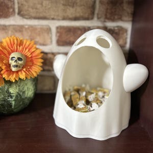 Ghost Candy Bowl – Halloween Candy Dish, Spooky Home Decor, Trick or Treat Bowl, Ghost Shaped Serving Dish, Halloween Party Decor