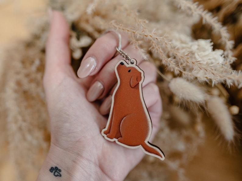 Labrador Wooden Dog Keyring Red