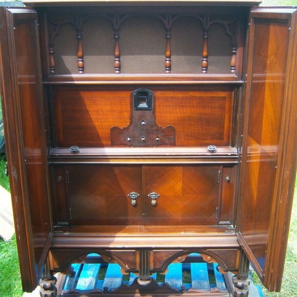 Rare Ornate 1920s Federal Radio model F45-60 Orthosonic Tall Cabinet with Philco Model 18 AM Radio Installed--Local Pickup Only