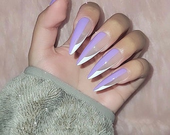 Presse à thé à la lavande sur les ongles Français Tip Nails | Ongles abstraits | Ongles en gel doux | Presse courte sur les ongles | Appuyez longuement sur | Ongles Kawaii