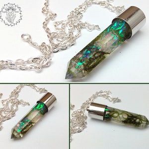 eye-catching party accessories and festival fashion necklace on a 20-inch chain Iridescent blue and green resin pendant necklace