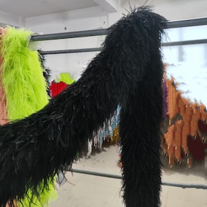 22 colori neri Boa di piume di struzzo 30 strati Abito da ballo Creazione di nozze Fornitura personalizzata di Halloween