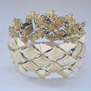 Coro Pegasus Gold Tone Geometric Diamond Pattern Wide  Chain Link Bracelet