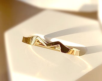 Anillo de montaña de oro amarillo de 14 quilates: joyería minimalista natural