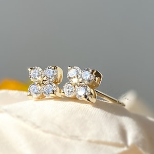 14K Solid Gold Diamond Stud Earrings, Natural Diamond Studs, Flower Clover stud, Diamond Cluster Earrings, Delicate Clover Earrings