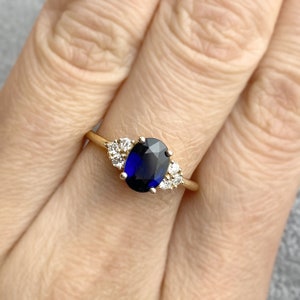 Anello con zaffiro blu reale, anello taglio ovale 14K, anello con diamante ovale, anello di fidanzamento con zaffiro, anello in oro rosa, anello con zaffiro 14K