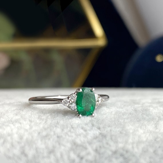 Natural emerald rings store