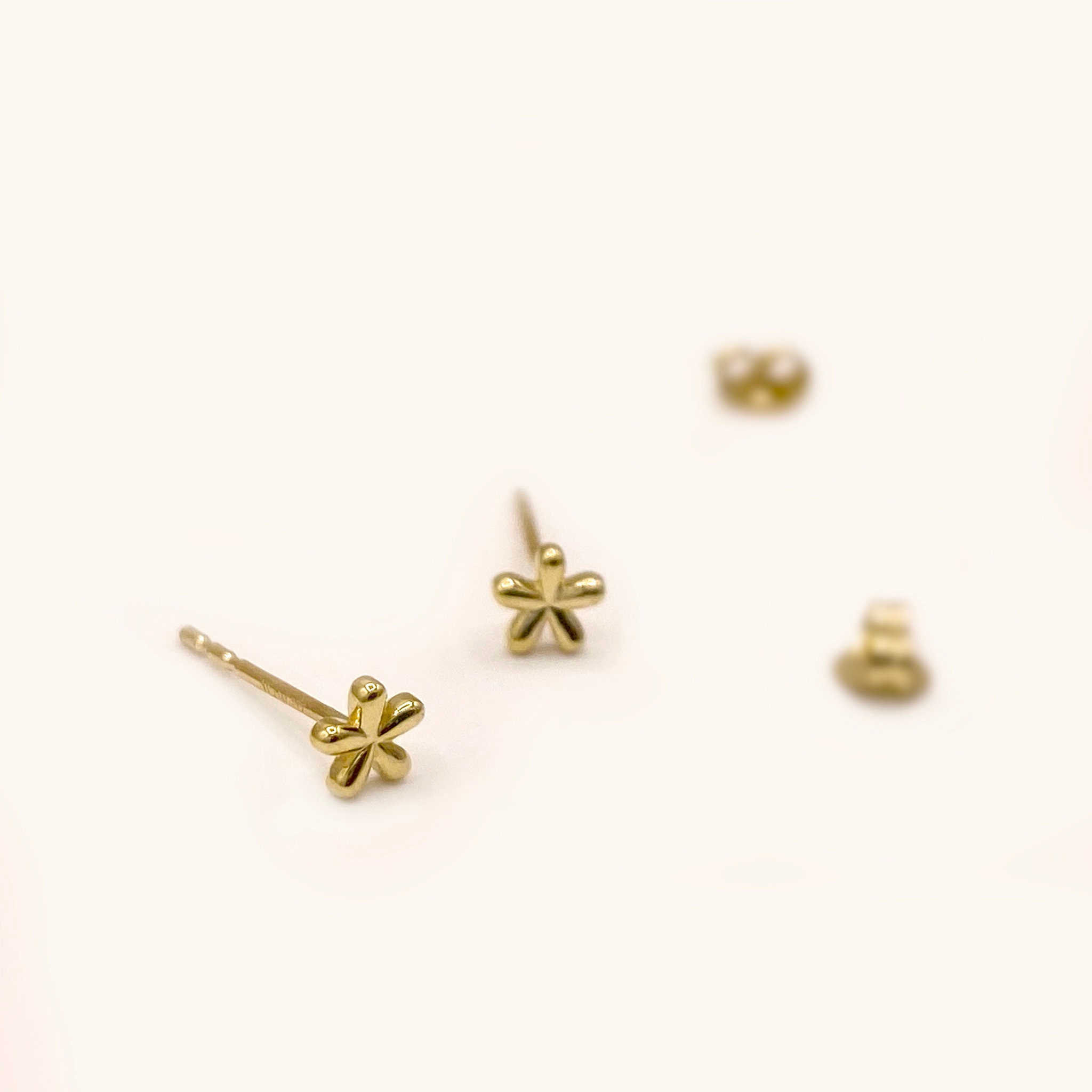 Gold Flower Stud Earrings 9ct - Dawes Jewellery