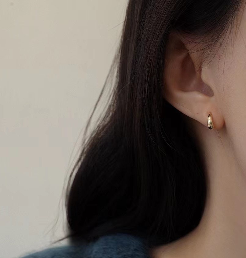10K Gold Teardrop Earrings C Shape Earring Huggie Hoop - Etsy