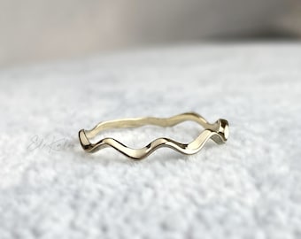 14K Solid Gold Wavy Ring, Gold Stack Ring, Gold Band Ring, Zig Zag ring, Dainty Ring, Everyday Gold Ring, Minimal Jewelry, For Her