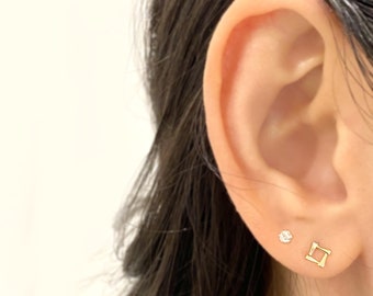 ピアス [BLACKMUSE] Gold tone craft square post Earrings 10K Solid Gold Square Studs, Geometric Earrings, Bar Studs