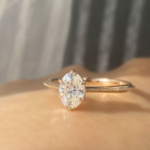 14K Gold 1ct Oval Labor Diamant Verlobungsring - IGI Zertifiziert
