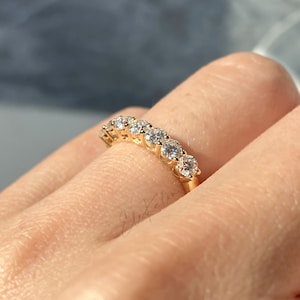 14K Gold Ehering mit 7 Stein Labor gewachsenem Diamant