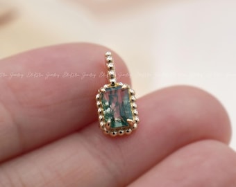 14K Gold Emerald Cut Moss Agate Pendant: Vintage Style Charm