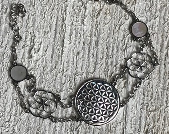 Flower of Life bracelet in Rhodium anti allergic on 925 silver and white mother of pearl background, sacred geometry spiritual, yoga gift