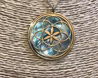 Graine de Vie en argent 925, fond nacre bleue, bijou spirituel géométrie sacrée, collier et pendentif