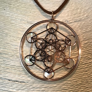 Metatron w oro rosa 18 carati carati su argento 925 con sfondo in madreperla bianca, gioiello Spirite con geometrie sacre, ciondolo.