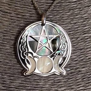 Wicca in argento 925, madreperla nera e bianca luminescente, gioiello spirituale con ciondolo e collana