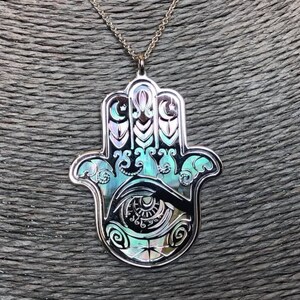 Mano di Fatima in argento 925 con sfondo in madreperla nera naturale
