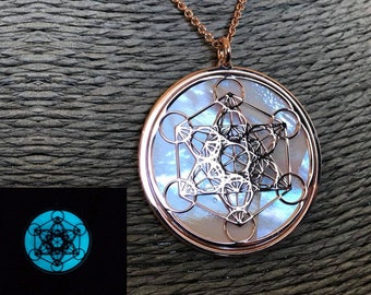 Metatron in oro rosa e madreperla bianca luminescente, gioiello spirituale con geometrie sacre con pendente ciondolo e collana gioiello yoga