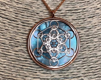 Metatron in oro rosa su argento 925 e sfondo in madreperla azzurra, gioiello spirituale con geometrie sacre, ciondolo e collana