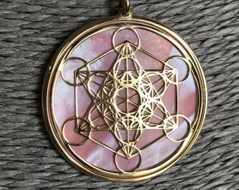 Metatron in oro 24 carati su argento 925 con sfondo in madreperla rosa, gioiello spirituale geometrie sacre, collana e ciondolo