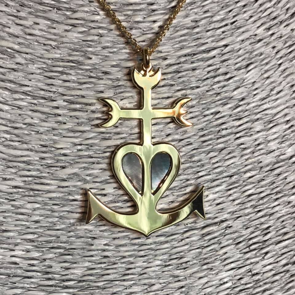 Collier Pendentif Croix De Camargue Vintage En Métal Doré, Bijou Régional Occasion