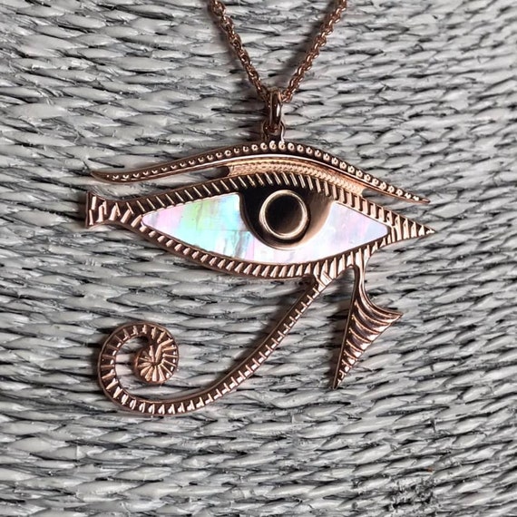 Occhio Di Horus in Oro Rosa Su Argento 925 Con sfondo in Madreperla biance Gioiello Talismano spirituale Esoterico Con Pendente E Collana