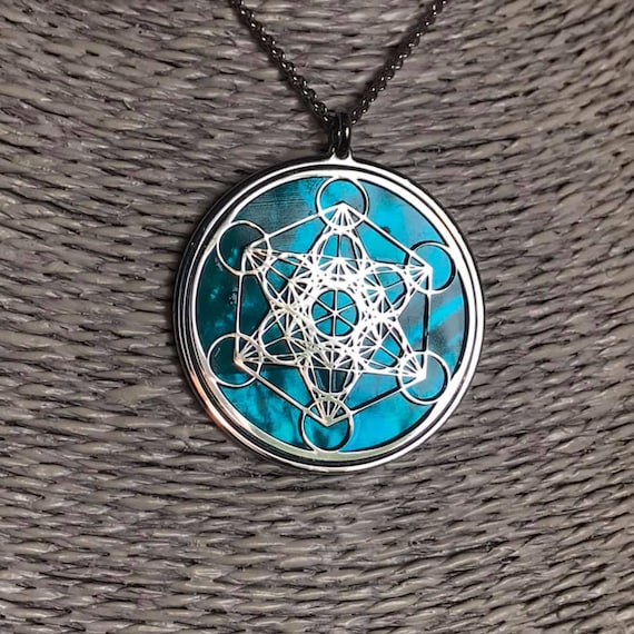 Una collana con stella di David per tutte le età, argento e opale