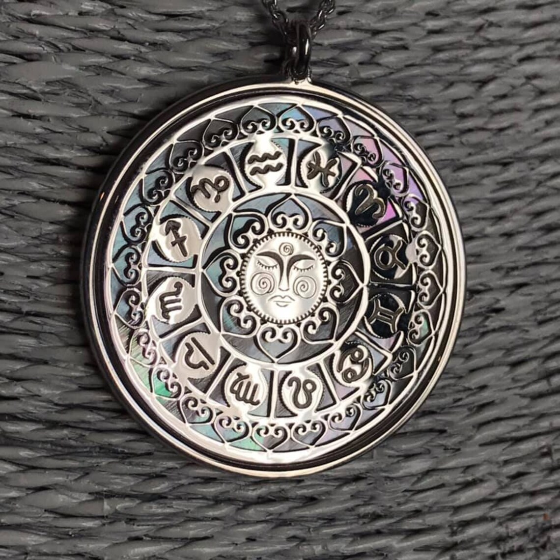 Collana Zodiacale In Giada Naturale Bianca - Amuleto Portafortuna Unisex