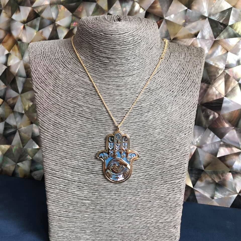 Marocco, Essaouira. Mano di Fatima con salamandra. Argento. | Arte Africana