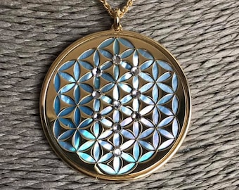 Fiore della Vita in argento 925 bagno oro 24 carati  sfondo in madreperla azzurra e sephiroth in cristallo, gioiello spirituale  ciondolo