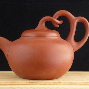 Good Luck Gourd Teapot  (180 mL), Red or Brown Clay , Yixing Zisha, Yinxe, Chinese Tea Ceremony, Taiwan made