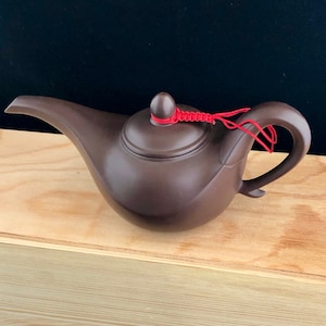Aladdin&#39;s Lantern Teapot (200 mL), Ruby Red or Chocolate, Yixing Zisha, Chinese Tea Ceremony, Taiwan made