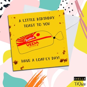 Tarjeta de cumpleaños con el texto "Un pequeño brindis por tu cumpleaños. ¡Que tengas un día genial!" de Veda Bread // Pan de malta de Irlanda del Norte, Norn Iron, tarjeta divertida