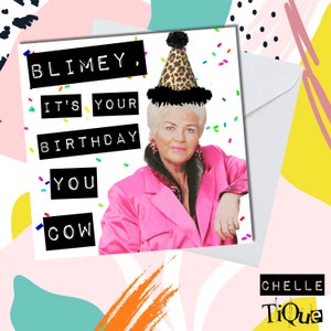 Eastenders Pat Butcher "Caspita, è il tuo compleanno, mucca" // BBC British Drama, programma televisivo, divertente biglietto di auguri di compleanno