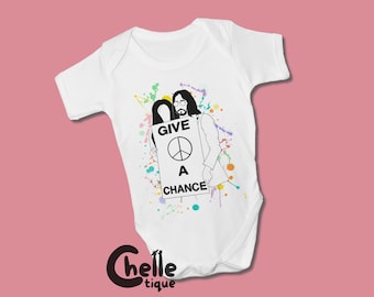 John & Yoko Lennon "Give Peace a Chance" Baby Wachstuch // The Beatles, Littlehriver, Peace Antiwar, Baby Geschenk, Babyparty, Kleidung