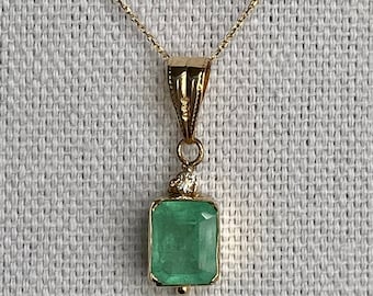 2.3 Carat Colombian Emerald & VS1 Diamond Pendant in 18K Gold | Natural Emerald Necklace | Fine Luxury Jewelry (Pendant Only)