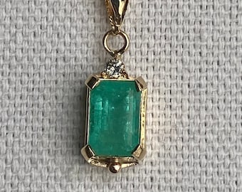 2 Carat Colombian Emerald & VS1 Diamond Pendant in 18K Gold | Natural Emerald Necklace | Fine Luxury Jewelry (Pendant Only)