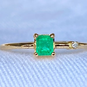 Size 7 Genuine Colombian emerald 0.45 carats and diamond VS1, ring , gold 18k