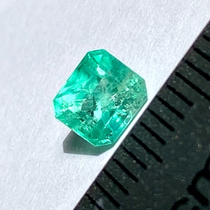 0.850 carats Genuine Colombian emerald -cut loose, gemstone, natural emerald