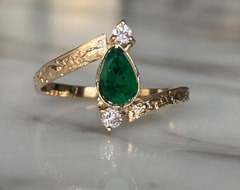 Size 8 Genuine Colombian emerald 0.6 carats and diamonds VS1, ring , gold 18k