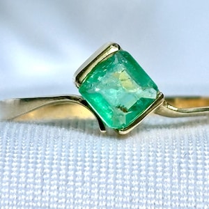 Size 8 Genuine Colombian emerald ring, 0.8 carats, 14k gold