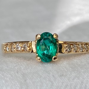 Size 7.5 Genuine Colombian AAA emerald 0.4 carats and 8 diamonds VS1, ring , gold 18k