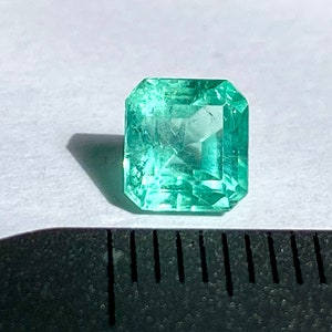 1.015 carats Genuine Colombian emerald -cut loose, gemstone, natural emerald