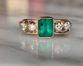 Size 7.5 Genuine Colombian emerald 0.8 carats and diamonds VS1, ring , gold 18k
