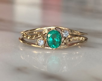 Size 8 3/4 Genuine Colombian emerald 0.5 carats and diamonds VS1, ring , gold 18k
