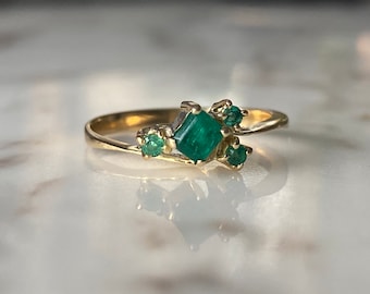Size 7 Genuine Colombian emerald ring, 18K gold