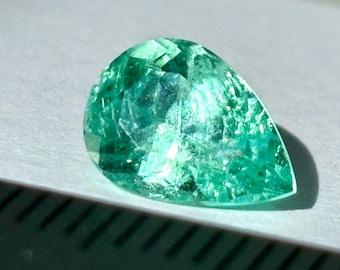 Émeraude Colombienne Naturelle 4,70 Carats - Certifiée AA+, Forme Coussin, Couleur Vert Intense