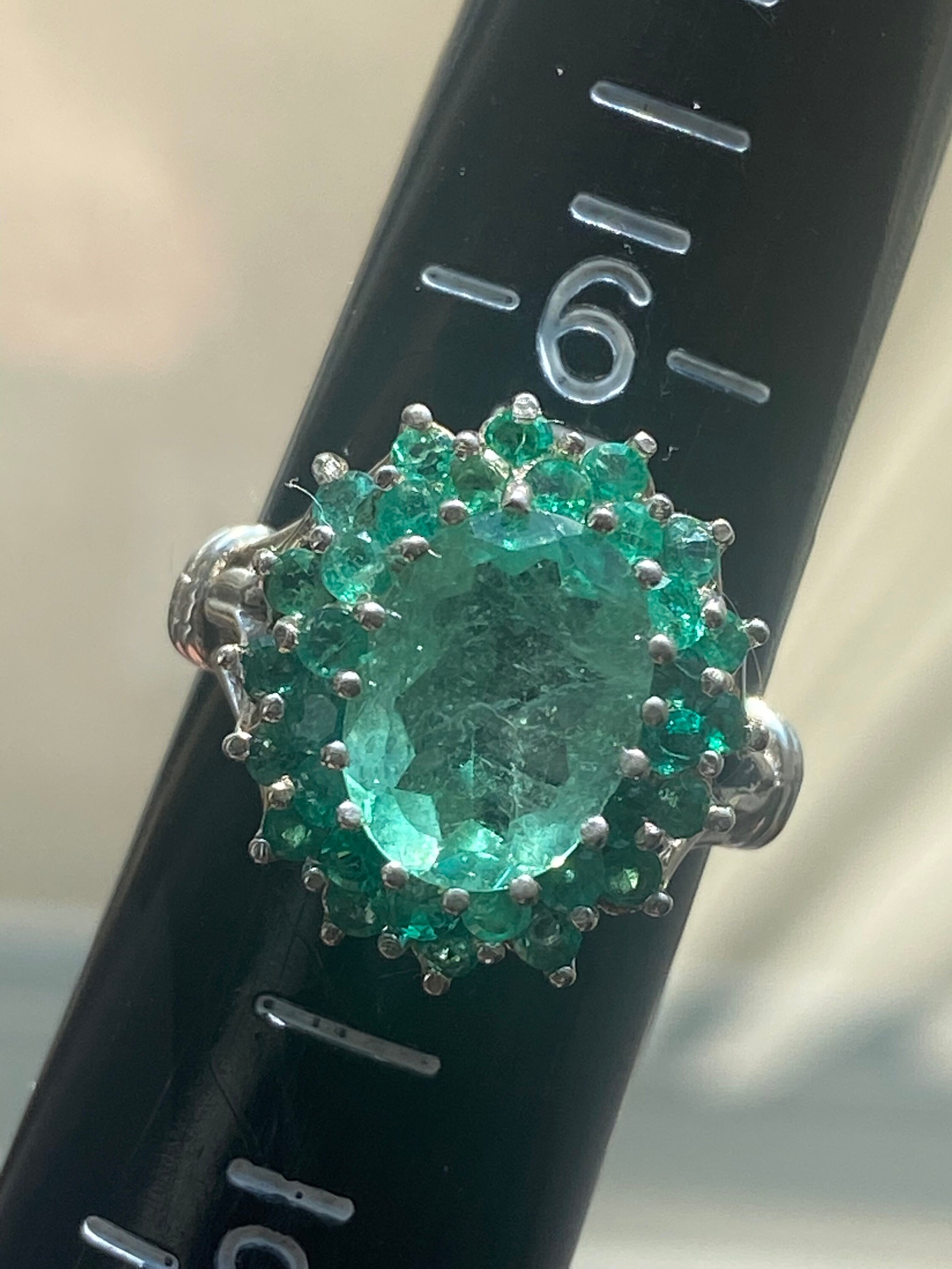 サイズ7 コロンビア産エメラルドリング：925シルバー、7.2カラット